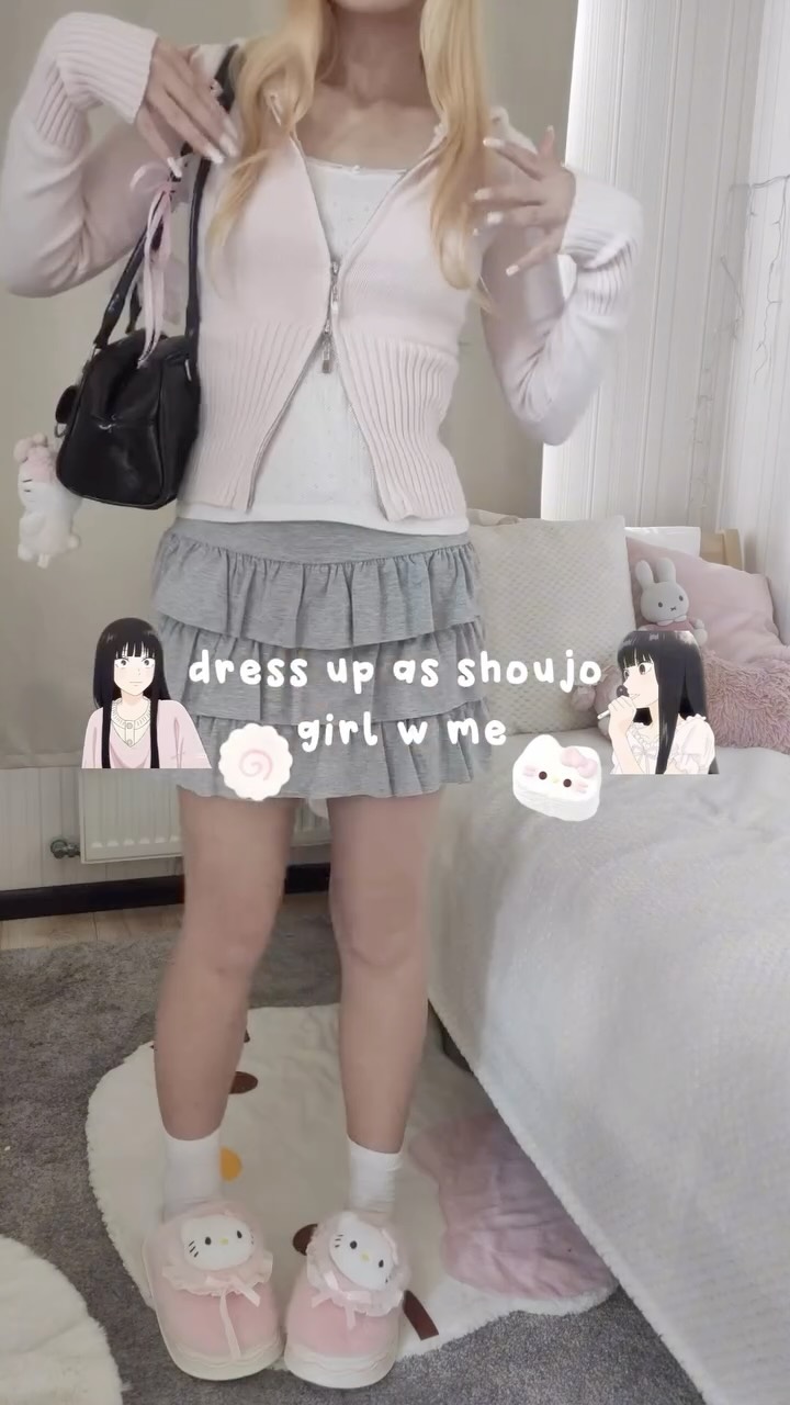 Instagram post by @aamikyy for Brandy Melville. Caption reads: [...] girl outfits 🌊🐚🤍🎀
.
camitop:....