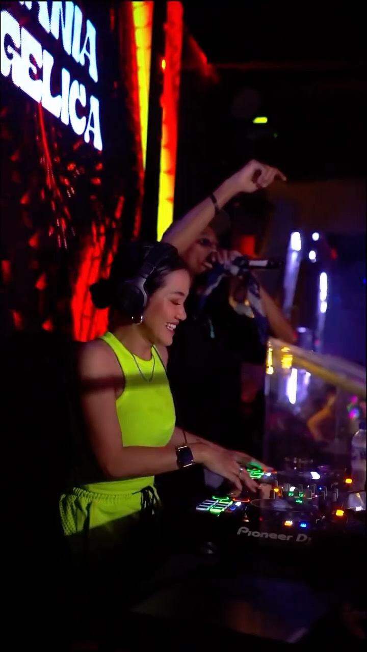 Instagram post by @khaniaangelica for Jameson Whiskey. Caption reads: [...] and sweet sherry notes. That’s the....