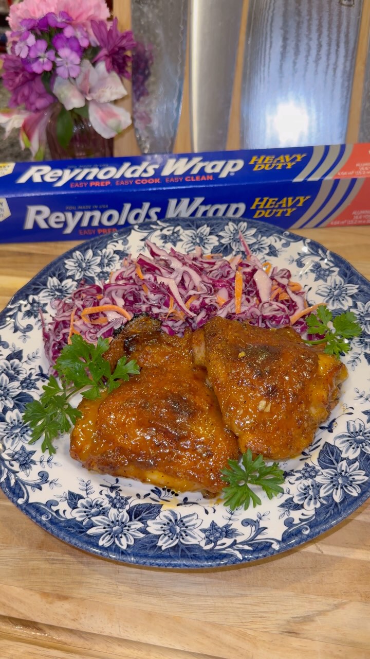 Instagram post by @eatwithalyssa for Reynolds Brands. Caption reads: [...] Chicken Thighs🍯 #ReynoldsPartner....