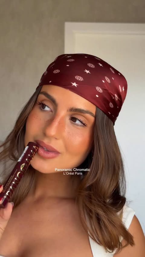 Instagram post by @marianamazevedo_ for L'Oréal Paris. Caption reads: pub A máscara de pestanas Panorama da @lorealparis....