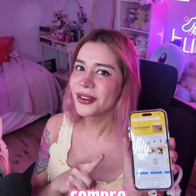 Instagram post by @crystalmollygamer for Mercado Libre. Caption reads: Estén atentos que Mercado Libre y yo les tenemos....