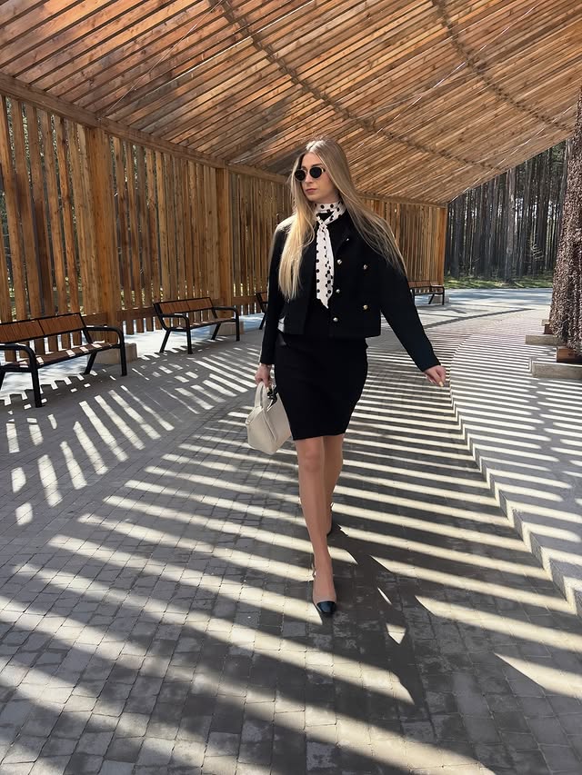 Instagram post by @daria.xyz for SAWAY. Caption reads: Outfit of today! 🖤🤍 @saway.official Współpraca....