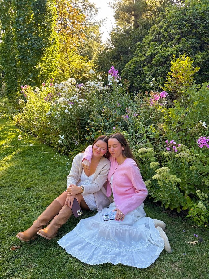 Instagram post by @jazlinmarie for Getcasely. Caption reads: [...] 🍃🌸🕊️ 
@get.casely code JAZLIN <3....