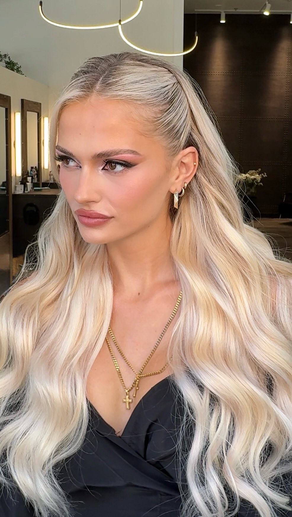 Instagram post by @antestradahair for Donna Bella Hair. Caption reads: [...] blonde blend… with clip-ins....