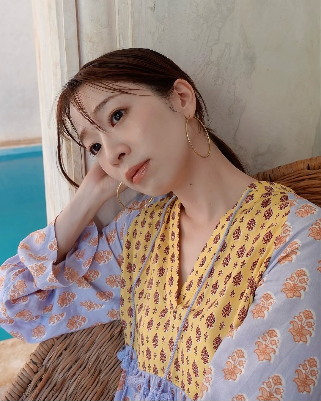 Instagram post by @ami_ishii_ for John Masters Organics (HK). Caption reads: 🌞

旅に行く機会も多いので
なるべく時短で、スッキリとメイクを落としたい日々！

そんなこんなで....