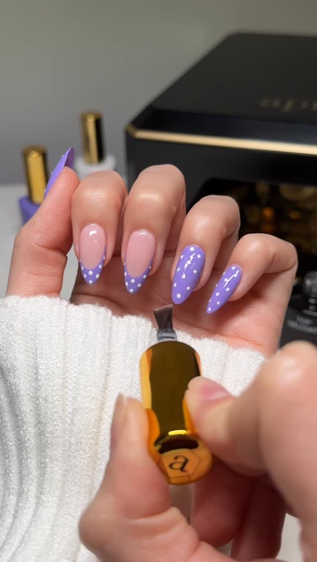 Instagram post by @jesslizs for Apres Nail. Caption reads: [...] + brush, but a gentler formula 🌿 •ad....