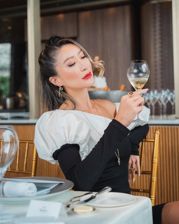 Instagram post by @jessieli for Champagne Ruinart. Caption reads: I pair so well with champagne, especially when....