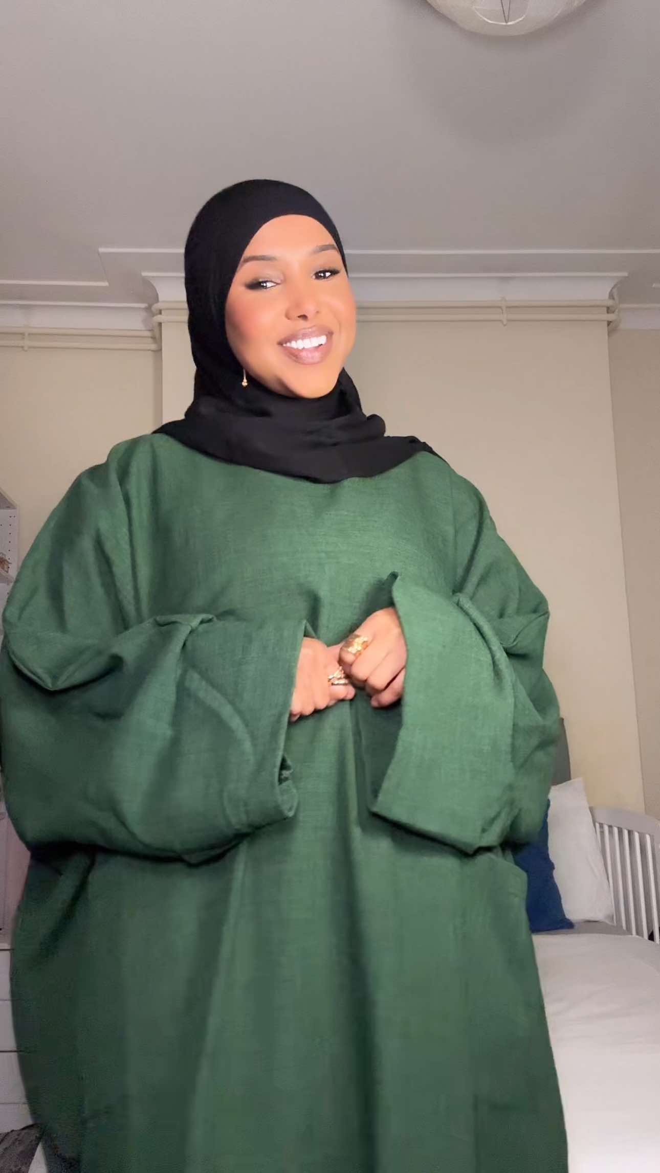 TikTok post by @najmaa.ox for emlavish. Caption reads: [...] #tiktokshopaffiliate #tiktoktoyshop....