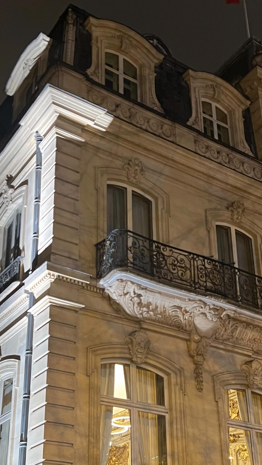 Instagram post by @sarah.marelli for Marc Fisher. Caption reads: a guide to summer sandals 👡 you can find these....