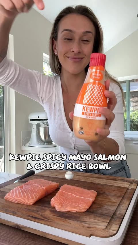 Instagram post by @victoriatschoppp for Kewpie. Caption reads: #ad KEWPIE SPICY MAYO SALMON & CRISPY RICE BOWL....