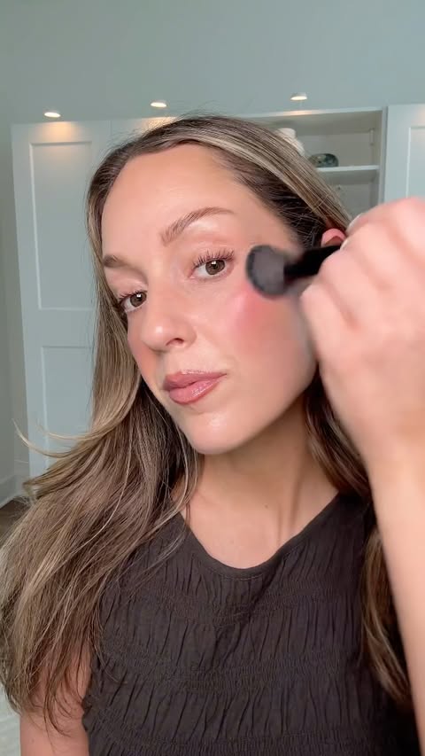 Instagram post by @stephheim_ for jane iredale. Caption reads: [...] the gorgeous, hydrated glow these....