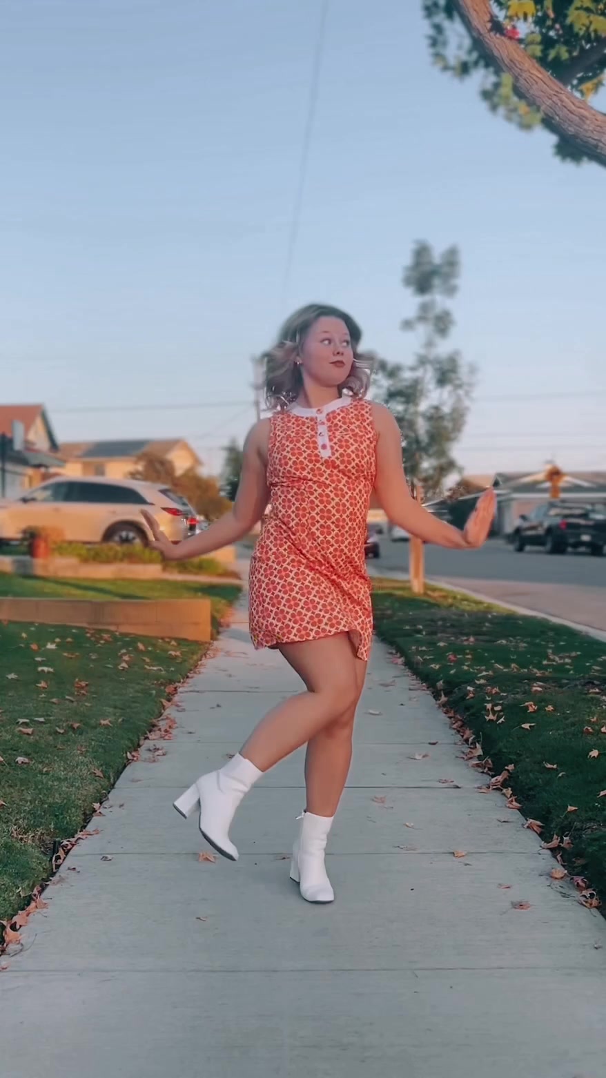 TikTok post by @noellerothofficial for Retro Stage. Caption reads: [...] shout in my favorite new outfits from @RETRO....
