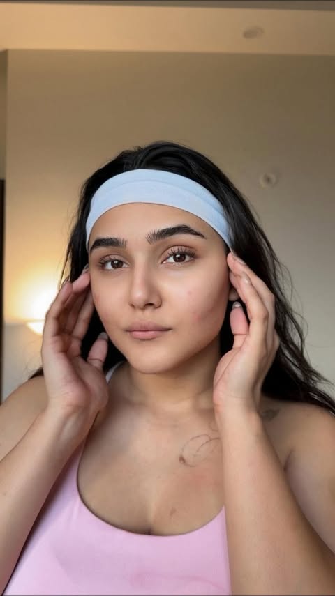 Instagram post by @khushikarkiofficial for Novology. Caption reads: My acne hates one thing: Novology Acne Deep....