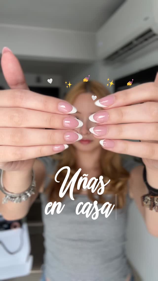 Instagram post by @anapau.ruelas for BTArtboxnails. Caption reads: @btartboxnails UÑAS EN CASA 🤍 #publicidad [...].