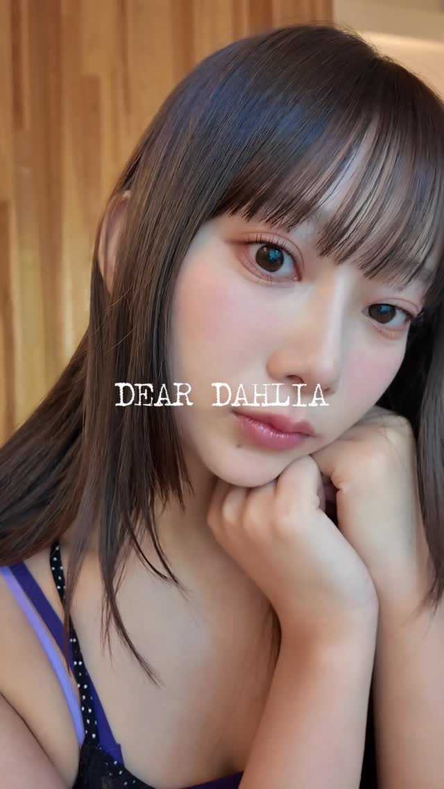 Instagram post by @xoemomo for Dear Dahlia. Caption reads: DEAR DAHLIA （ディアダリア）　🎀
@deardahlia_japan....