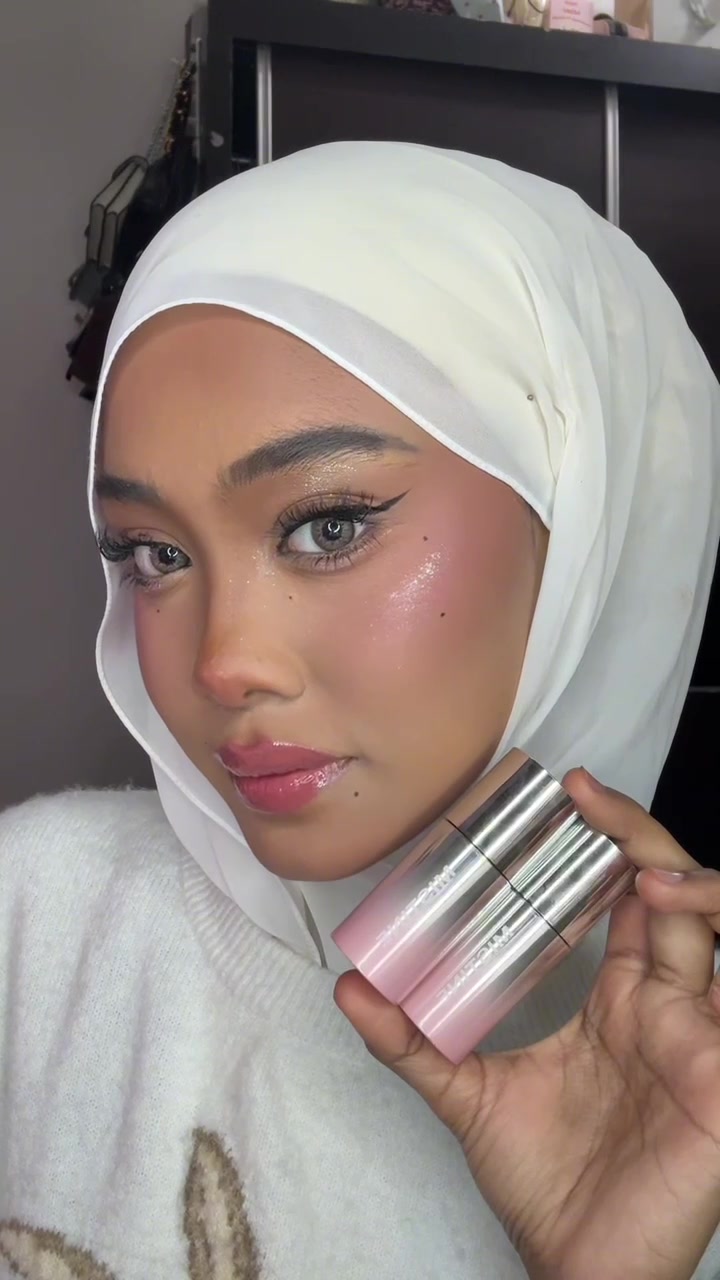 TikTok post by @ariannantsya for Mistine. Caption reads: [...] in 1 product memang lurvee 😆💗 @Mistine MY....