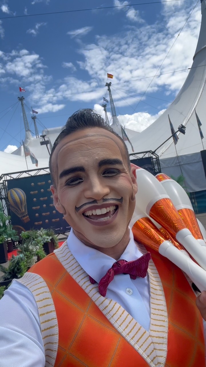 Instagram post by @kurios_cirquedusoleil for Cirque Du Soleil. Caption reads: No te pierdas KURIOS, el espectáculo que está....