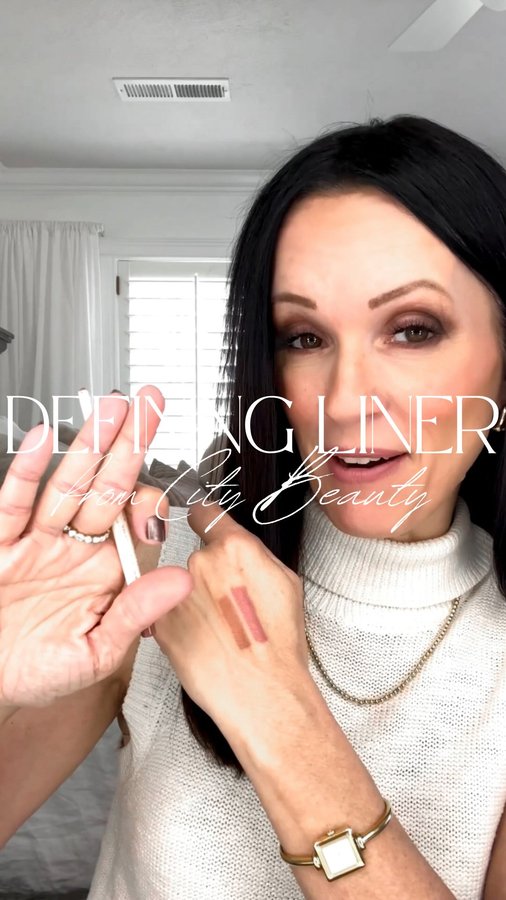 Instagram post by @thefashionsessions for City Beauty. Caption reads: [...] 👄 The City Lips Defining Liner from....