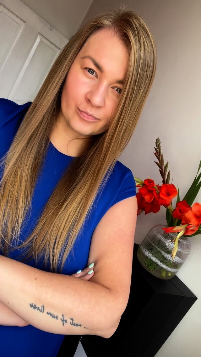 Instagram post by @bee.b.eauty for WPP. Caption reads: #AD A bold autumn look that started with the....