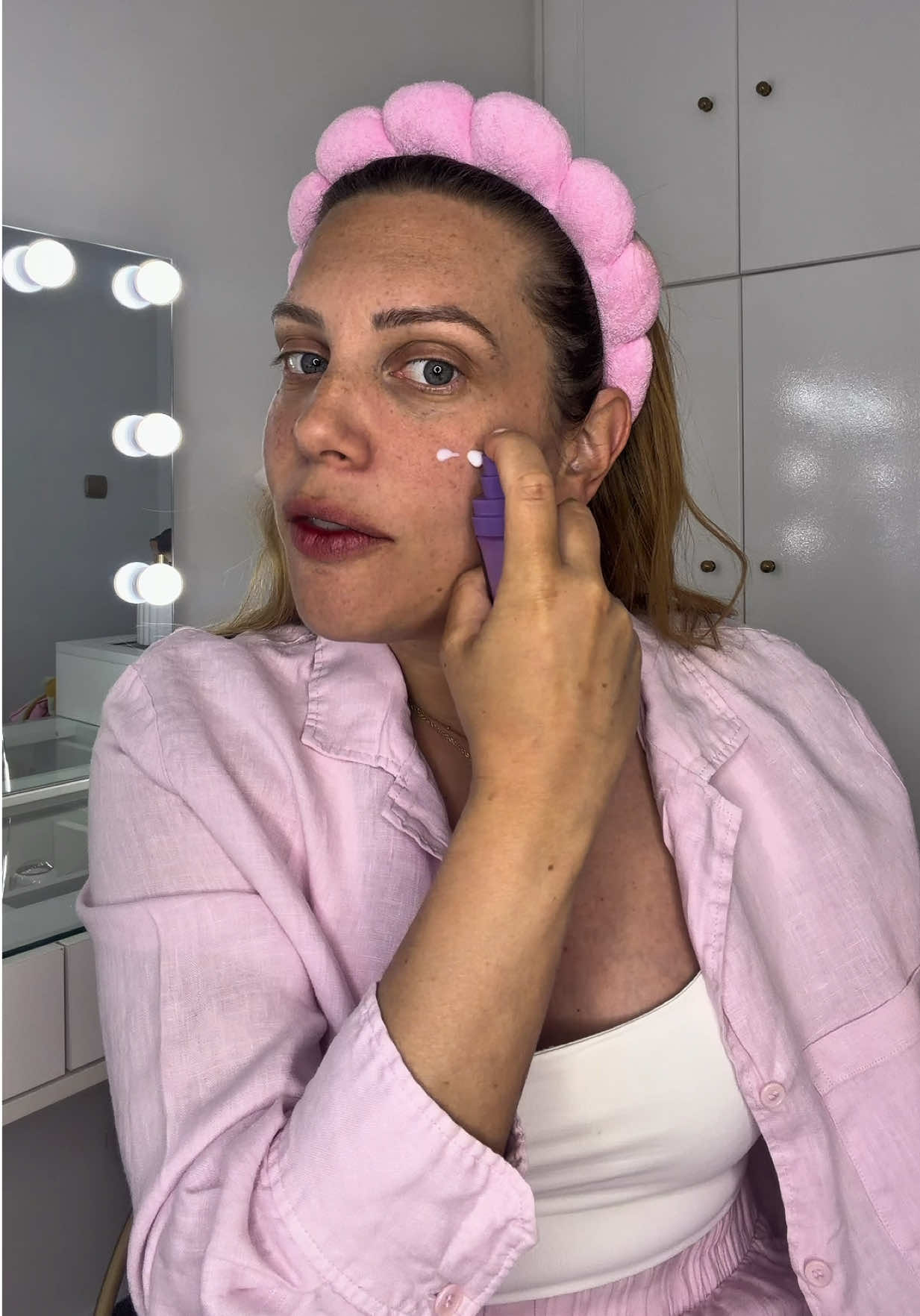 TikTok post by @marykokkali for L’Oréal Paris. Caption reads: [...] σας summer essential💜 @L’Oréal Paris....
