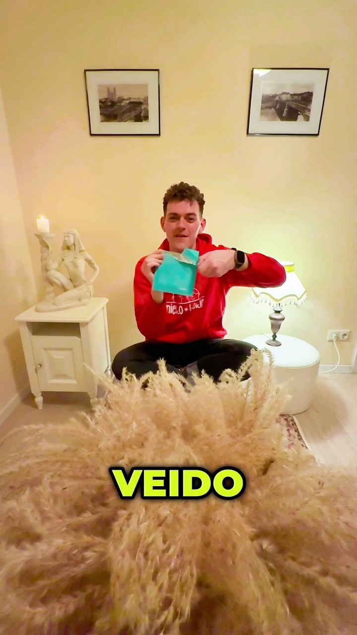 Instagram post by @mantas_micevicius for Newcrush. Caption reads: 🧼💪 Darbai baisūs? Tik ne dzūkams! Langai blizga,....