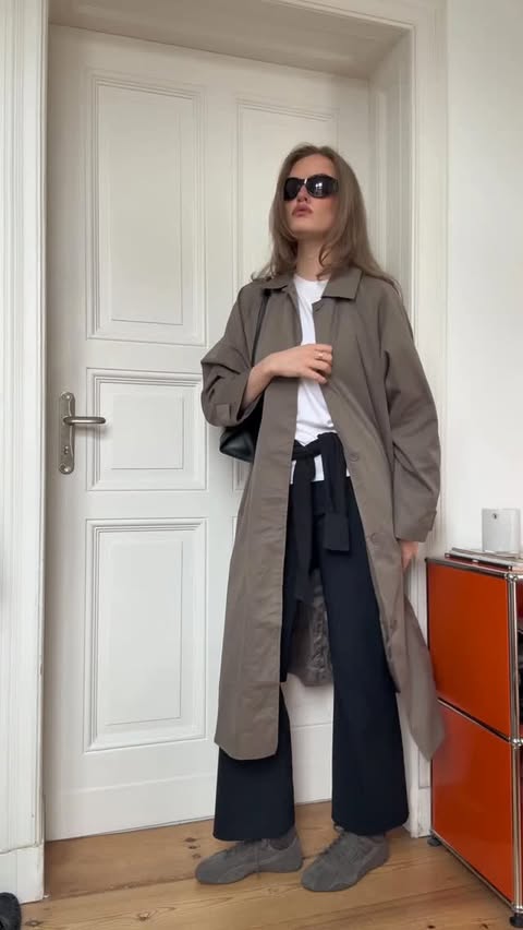 Instagram post by @roberta.schue for PUMA Sportstyle. Caption reads: simple chic with @pumasportstyle & @jilsander 🤍....