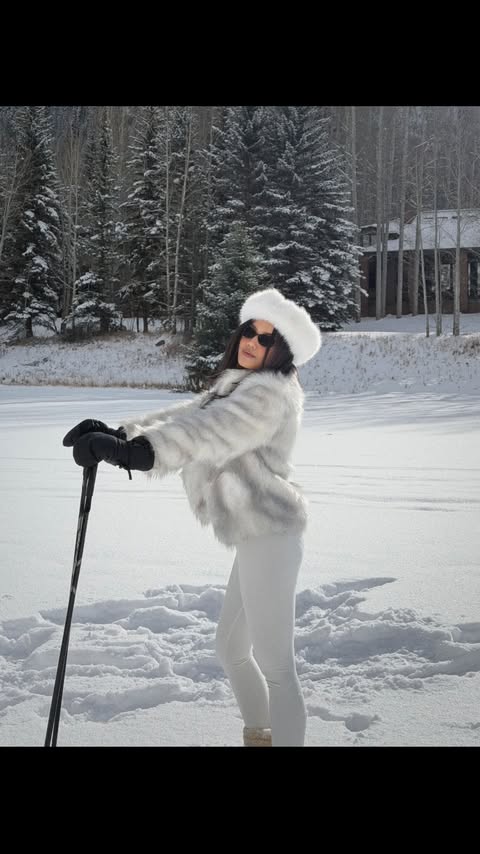 Instagram post by @caitlinagustina for Hunter Boots. Caption reads: @hunterboots ❄️🤍.