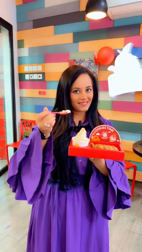 Instagram post by @thebahrainblog for Aseer Time. Caption reads: Welcoming 2026 with New London Cookies from....