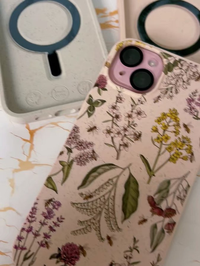 Instagram post by @ohmymichie for Pela Case. Caption reads: @pelacase #gifted
Just how cute are my phone....