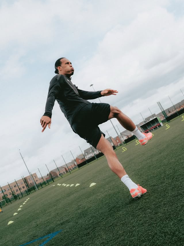 Instagram post by @dideyeshutter for Expedia. Caption reads: [...] the storm ☔️ #350 @virgilvandijk for Expedia....