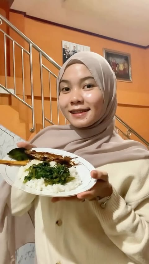 Instagram post by @ainunjariyah_r for Bango. Caption reads: [...] sambel dengan rasa yang pas dengan....