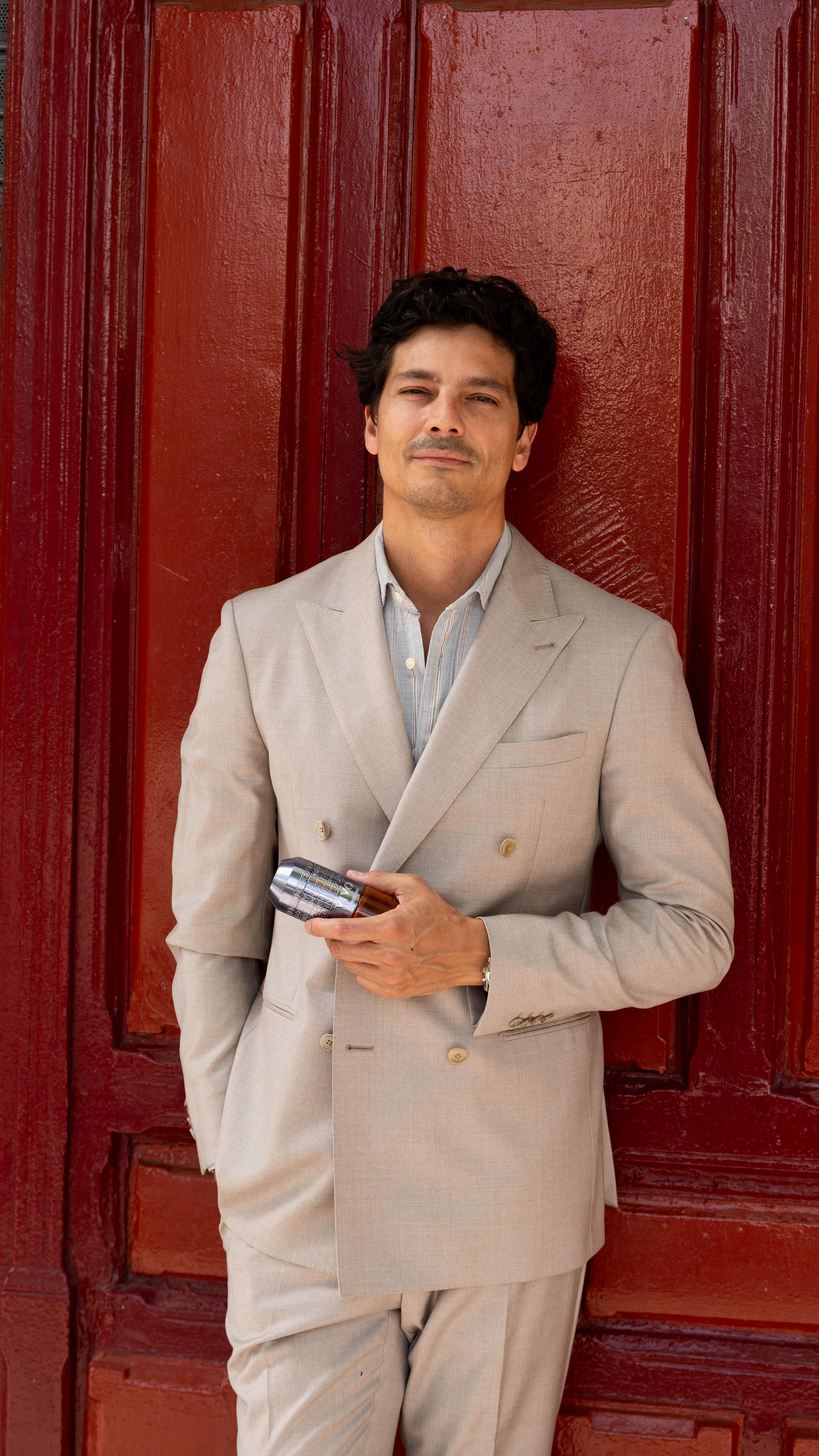 Instagram post by @javierdemiguel_ for Druni. Caption reads: Cerruti VIVO: el perfume que te traslada a otros....