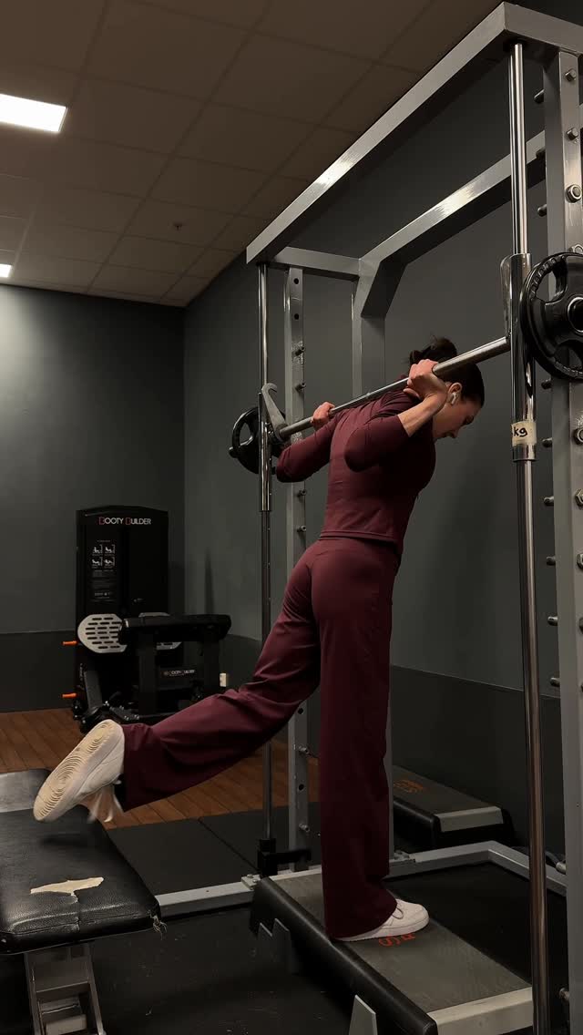 Instagram post by @gina.halvorsen for Flexwear.no. Caption reads: [...] i fargen berry 🥹🍒🥰 «GINA15» hos....