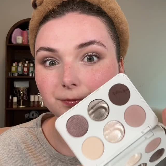 Instagram post by @_court.paige_ for Morphe. Caption reads: okay, @morphebrushes 👏🤭 #gifted #morpheeyeshadow....