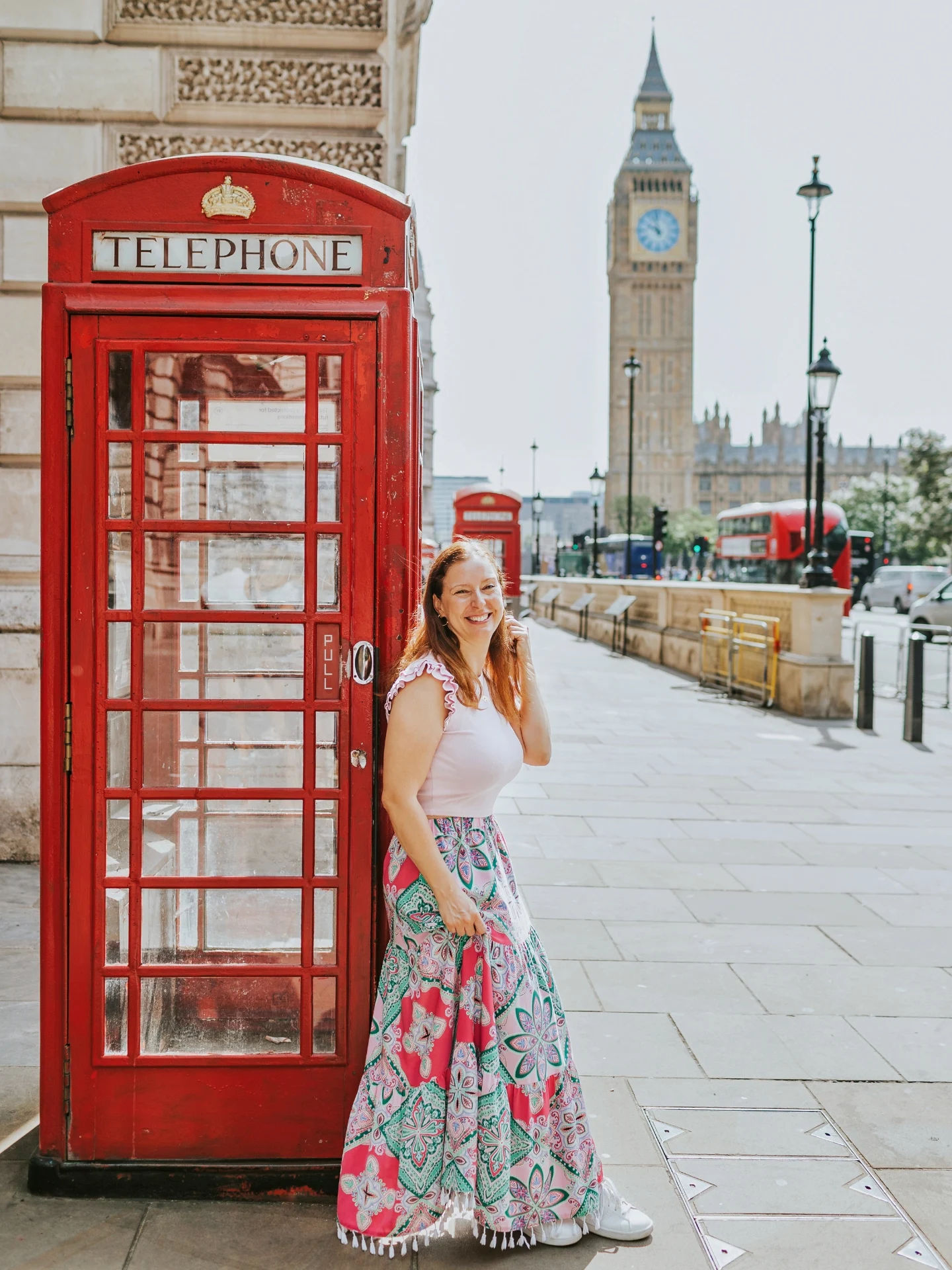 Instagram post by @mindfultravel for VISIT LONDON. Caption reads: Dónde hacer fotos en Londres 📸🇬🇧

👉 ¿Cuál es....