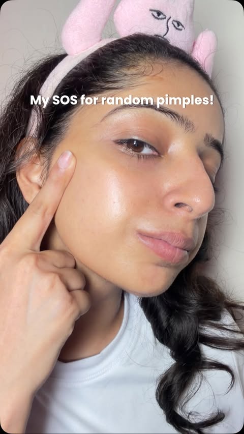 Instagram post by @mansi.skin for Novology. Caption reads: [...] and I’ll send you the link 💌 #ad #Novology.