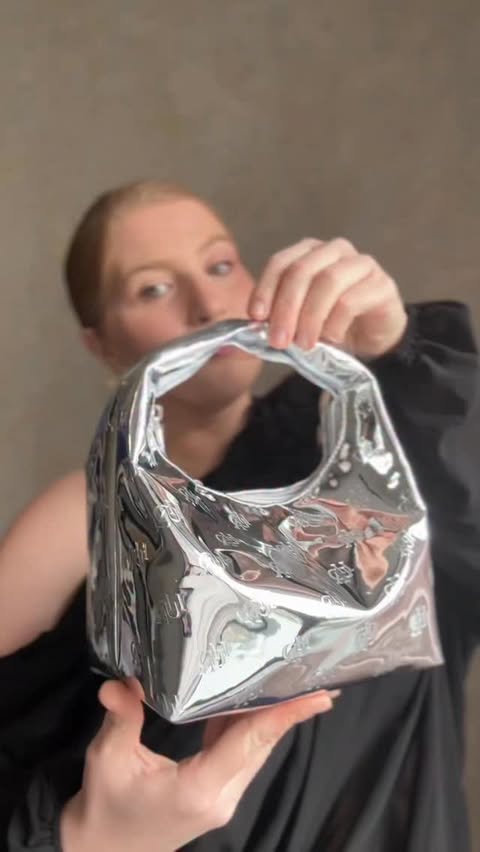 Instagram post by @redmone_ for Huda Beauty. Caption reads: Testing @hudabeauty new palette and I’m impressed....