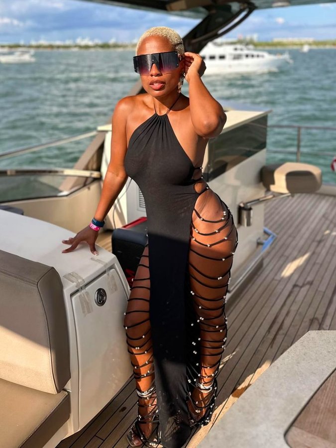 Instagram post by @zoeminican85 for Icon Swim. Caption reads: [...] to my presence. ✨👑🌹 . . Roxie Dress:....