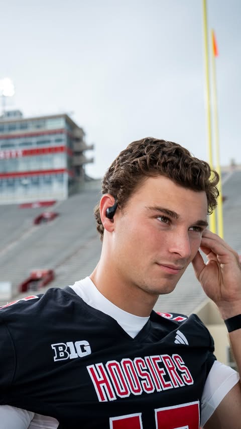 Instagram post by @fernandomendoza for JLab. Caption reads: Passing the aux to....