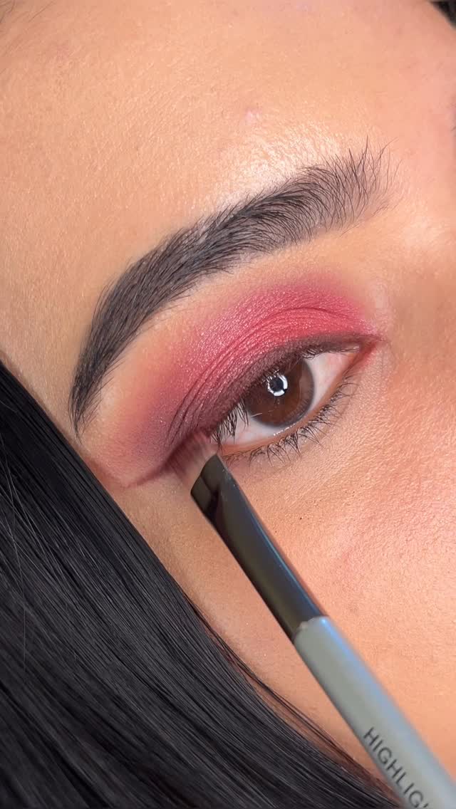 Instagram post by @tanuja_mua for Swiss Beauty Cosmetic. Caption reads: 💖💖

Products used @officialswissbeauty....