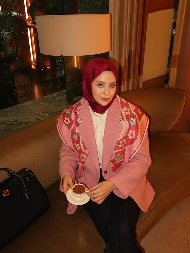 Instagram post by @aybukenurdemirci for Imannoor. Caption reads: #worldhijabday 🩷🌸 @imannoor #işbirliği.