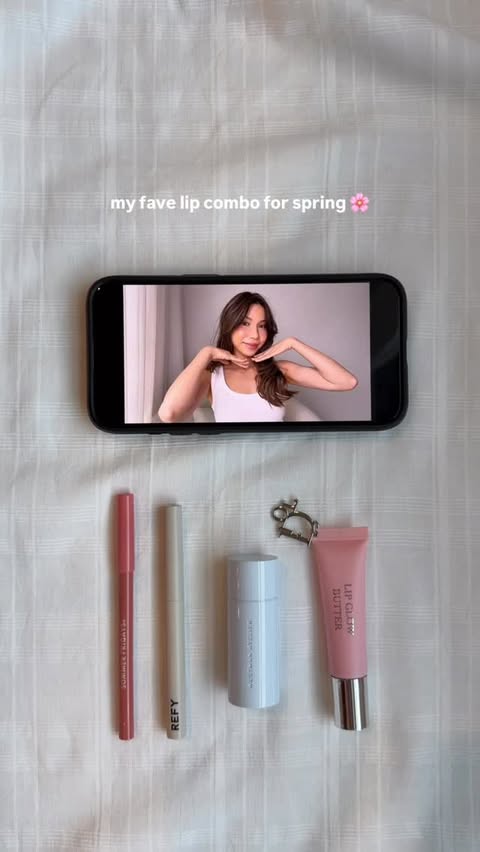Instagram post by @j_hsiao for Simon Malls. Caption reads: [...] #springmakeup #itsamallthing #simonmalls.