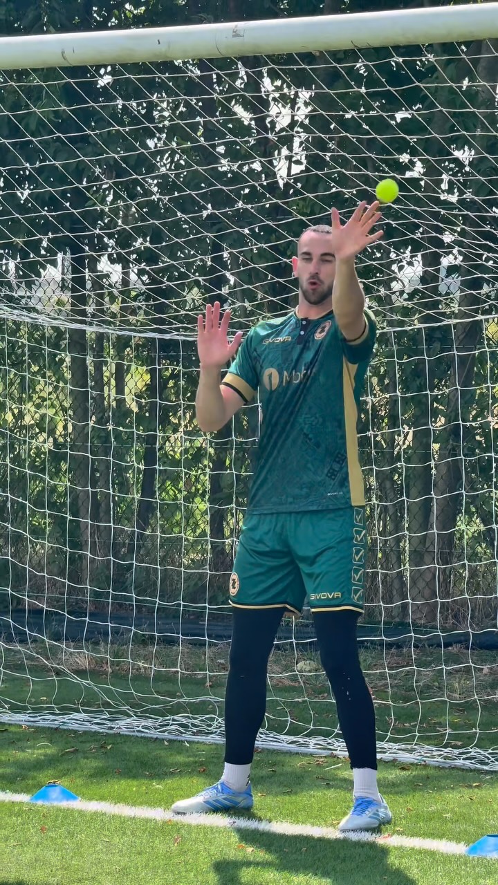 Instagram post by @max.pirotta for T1TAN. Caption reads: 💦🧼🎾 @_alessiobuono_1 🧤 Mio sponsor: @t1tan •....