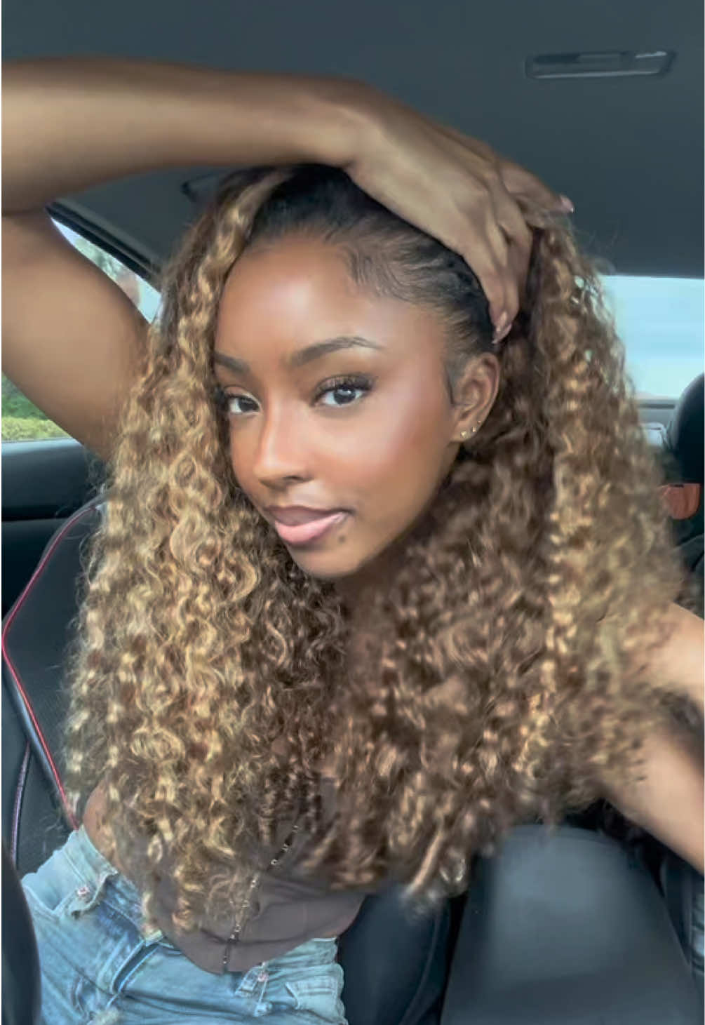 TikTok post by @shaylaaaa25 for OQHAIR. Caption reads: [...] a new half wig, this is it! @OQHAIR....