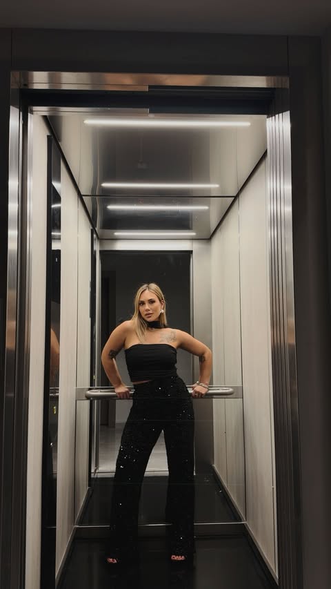 Instagram post by @evelynkorniliou for ABOUT YOU. Caption reads: [...] got you babe ! Τα πιο σοκ κομμάτια από....