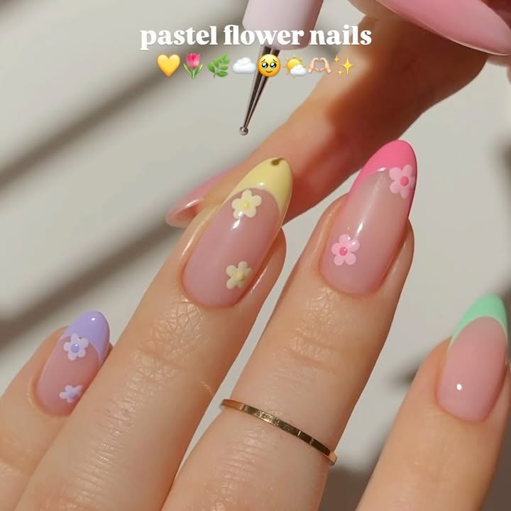 Instagram post by @nailsbypaular for BeetlesGelPolish. Caption reads: [...] spring! <3
— using:
• @beetlesgelpolish....