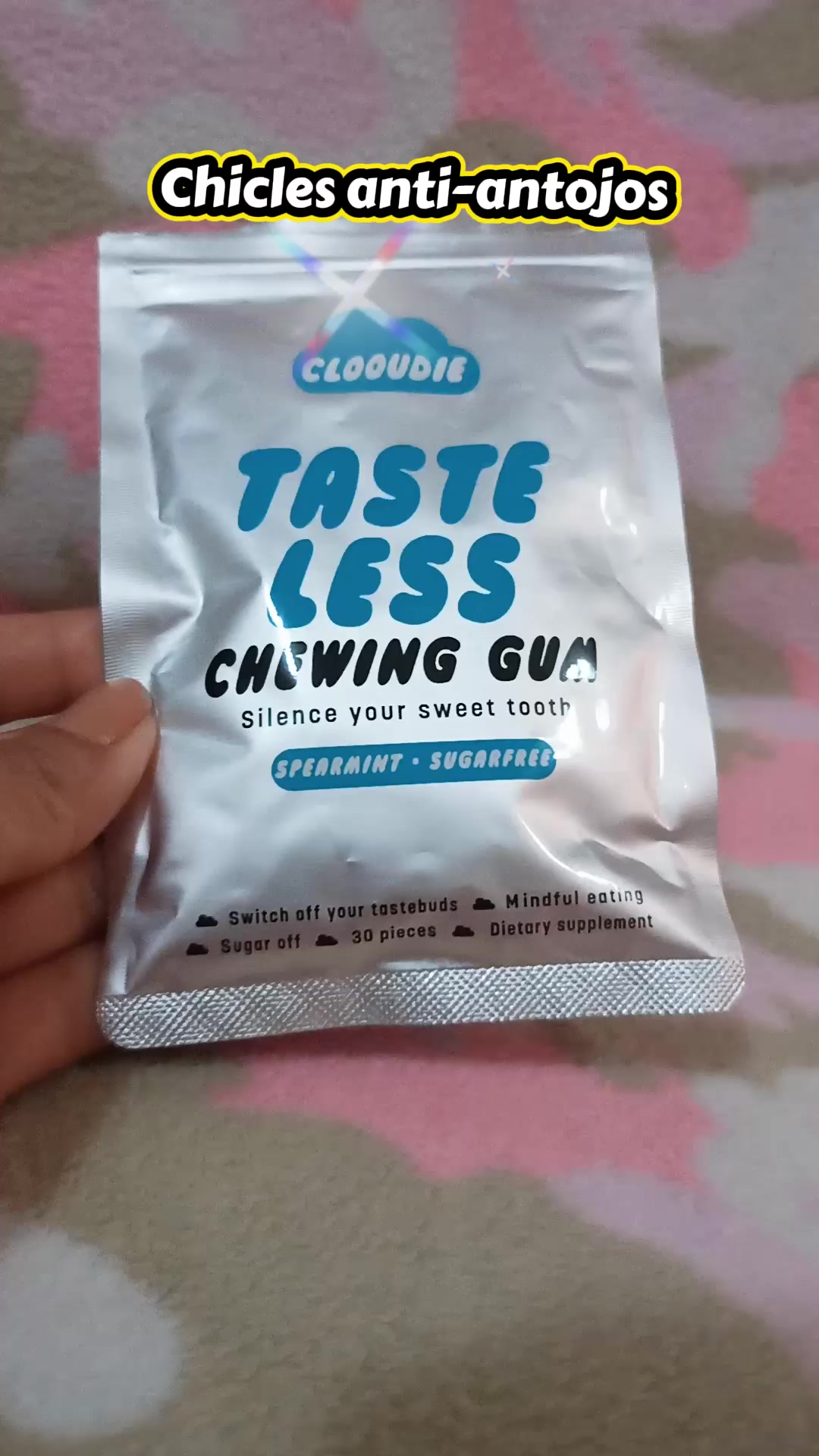 TikTok post by @yaris_mar91 for Clooudie. Caption reads: Goma de mascar de @Clooudie Gum #clooudie #antojos....