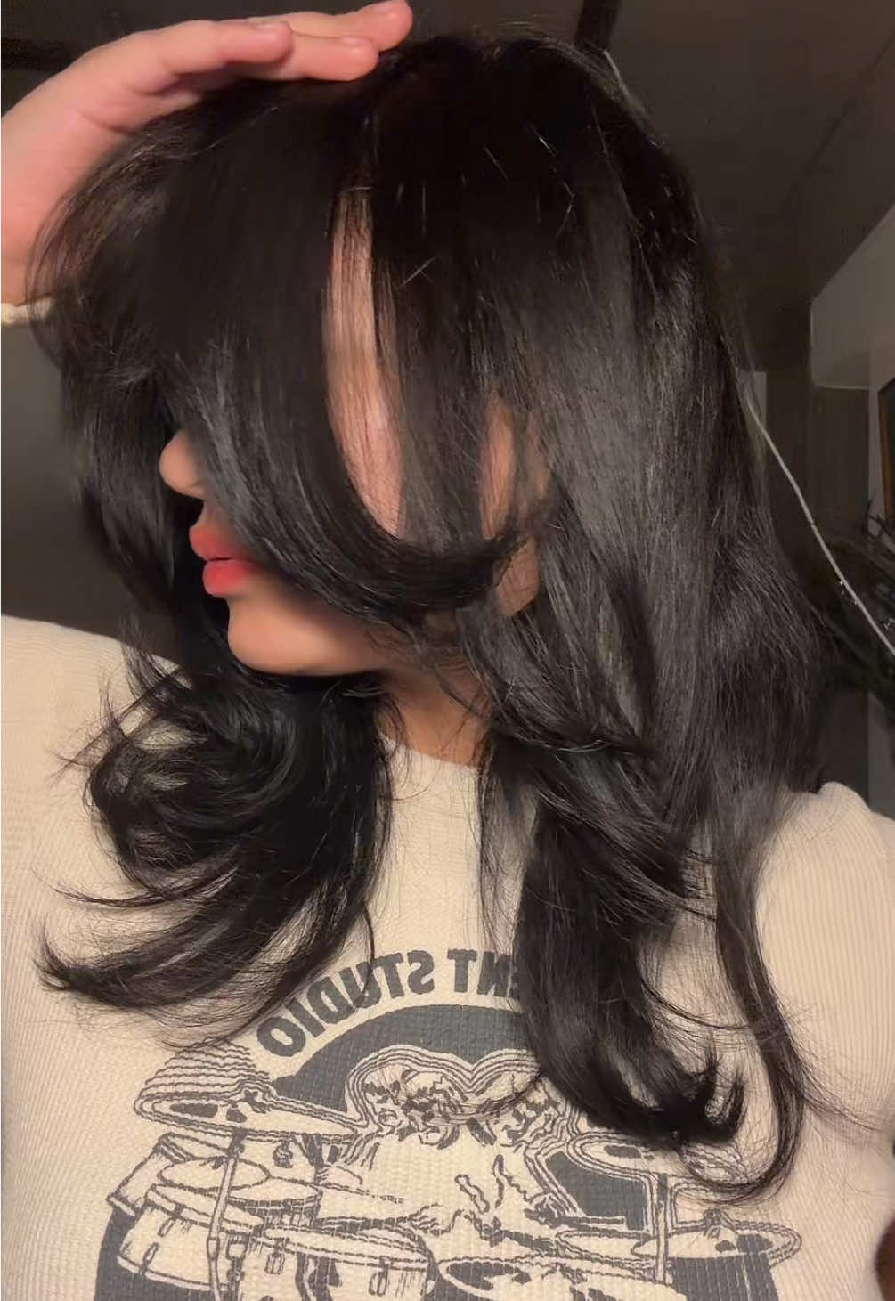 TikTok post by @roxyyanaya for Emi Jay. Caption reads: [...] in 1 air sculpt hair care: - @Emi Jay....