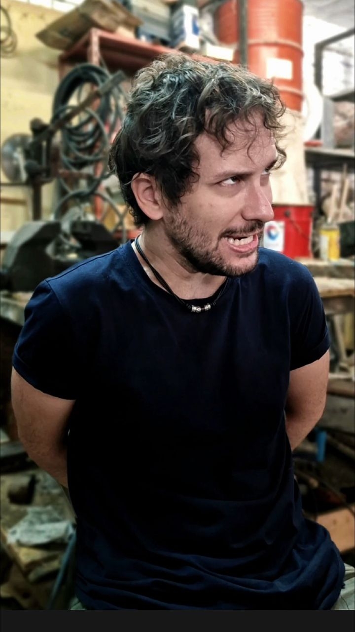 Instagram post by @nerdanatomy for Eagle Pictures. Caption reads: Il vero problema non è essere rapiti.
È scoprire....