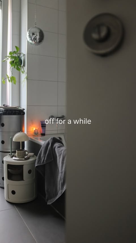 Instagram post by @homedesignbyana for SoLebIch.de. Caption reads: Slow sunday🛀🫧 Have a great one fam🫶....